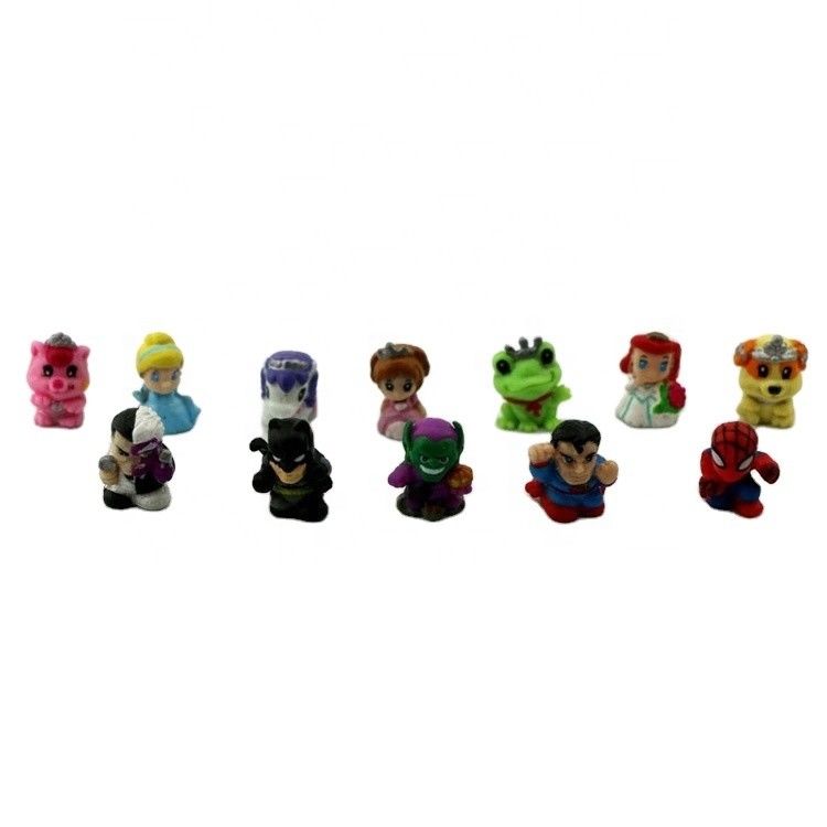 Diseño personalizado de juguetes cápsula a granel de plástico de juguete cápsula pequeña fábrica OEM hacer juguete de PVC