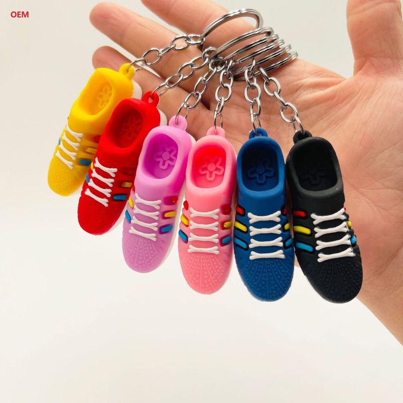 3D Mini zapatos llavero personaje llavero con llavero de metal anillo personalizado llavero de plástico figura