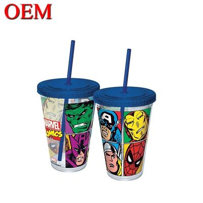 Suministrador de alta calidad personalizada Marvel de doble pared de plástico copa de viaje con paja
