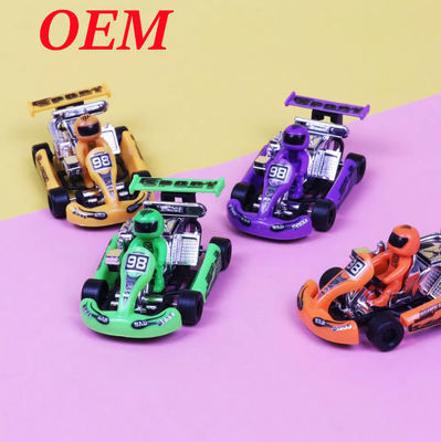 Juguete de plástico personalizado / Juguete de coche de carreras de PVC para niños